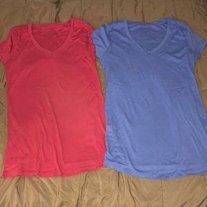 Set of 2 Medium Maternity Shirts 🤰🏼